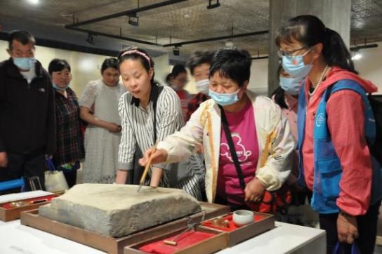 “关爱残疾人群体 谱写生活美好篇章”   望亭镇残联开展“全国助残日·金砖助残之旅”